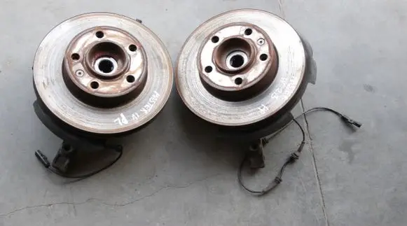 Renault Master III Front wheel hub XXX 163KM