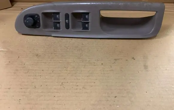 Volkswagen PASSAT B6 Electric window control switch 3C1867171