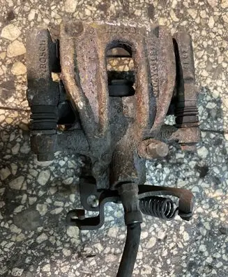 Ford Mondeo Mk III Rear brake caliper