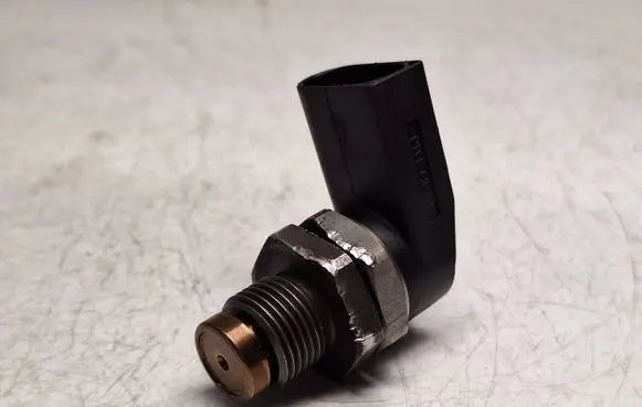 BMW 3 E46 Fuel pressure sensor 0281002497 13537787167