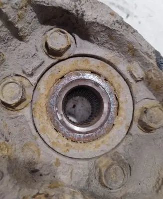 Nissan Qashqai+2 Front wheel hub spindle knuckle