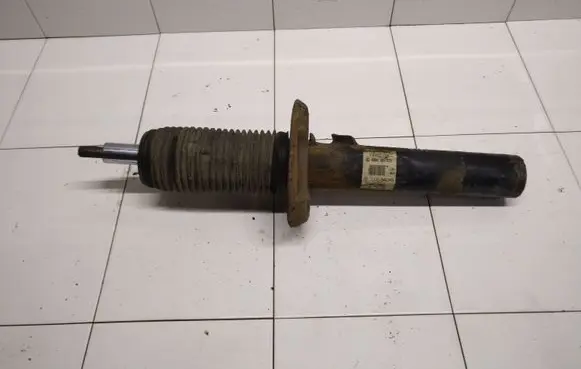 Volkswagen PASSAT B6 Front shock absorber/damper