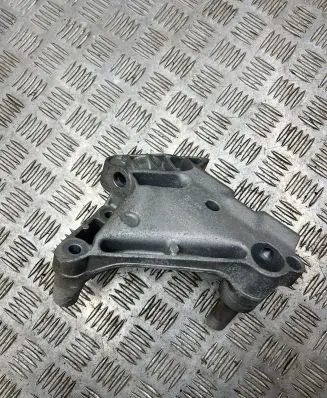 Skoda Kamiq Engine mount bracket 04L199207D