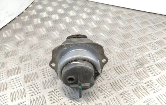 BMW X5 E70 Engine mount bracket 677381701