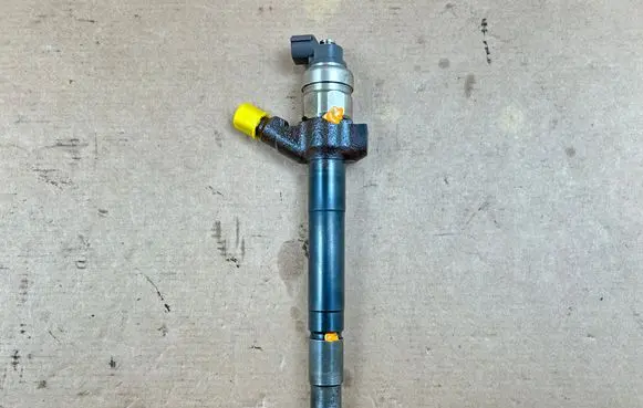 Fuel injector