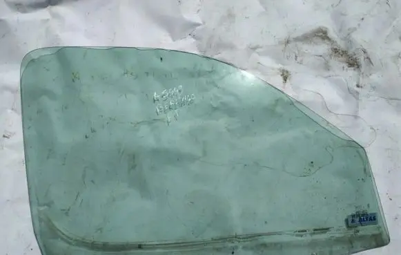 Citroen Berlingo Front door window glass four-door