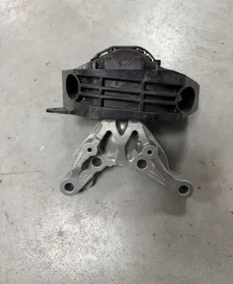 Peugeot 2008 II Engine mounting bracket 9834135980