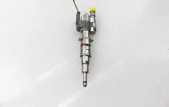 BMW 1 E81 E87 Fuel injector 7589048