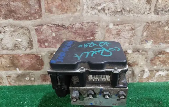 Toyota Corolla Verso AR10 ABS control unit/module 