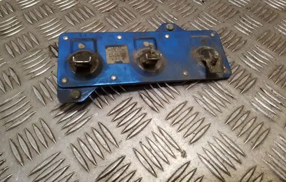 Audi A8 S8 D2 4D Coolant fan relay 893959493C