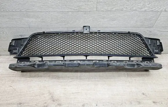 Mercedes-Benz A W176 Front bumper lower grill A1768850922