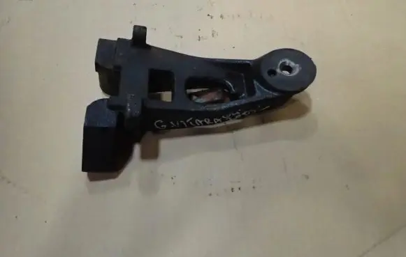 Suzuki Grand Vitara I Engine mount bracket