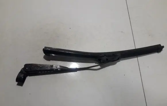 Chrysler PT Cruiser Rear wiper blade arm