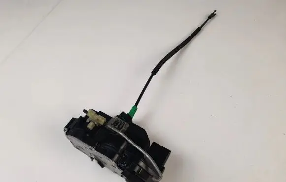 Opel Insignia A Rear door lock 13503787