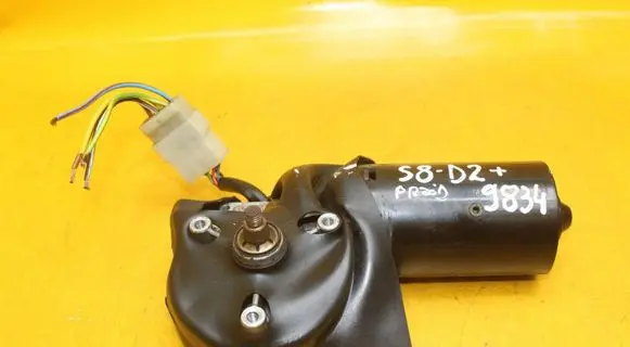 Audi A8 S8 D2 4D Front wiper linkage and motor