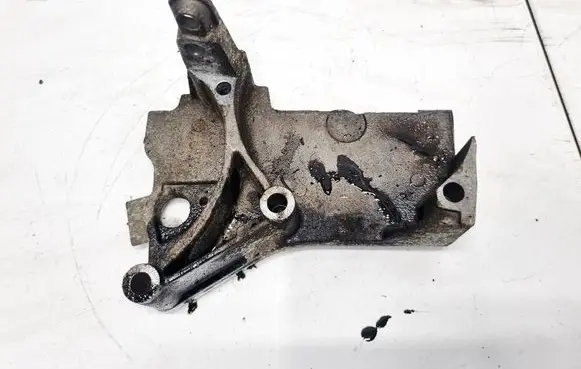 Dacia Logan I Engine mounting bracket