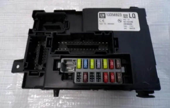 Opel Meriva B Fuse box set 13356923