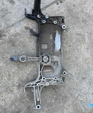 Volkswagen PASSAT B7 Front subframe