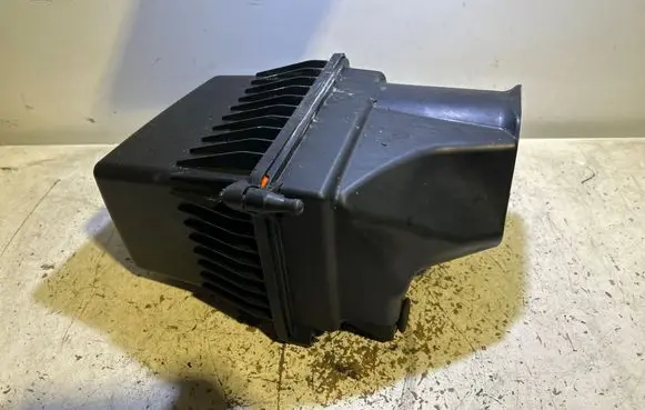 Jeep Cherokee Air filter box 68240300AA 66680