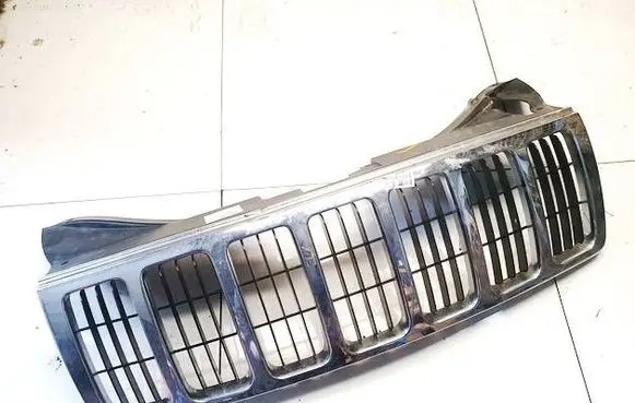 Jeep Grand Cherokee (WK) Front grill 82209206