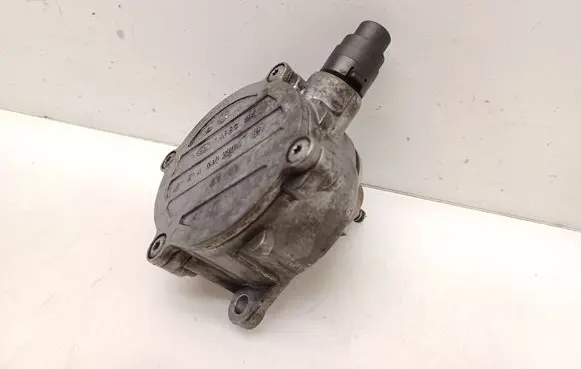 Mercedes-Benz E W211 Vacuum pump LA1231052 A64623065