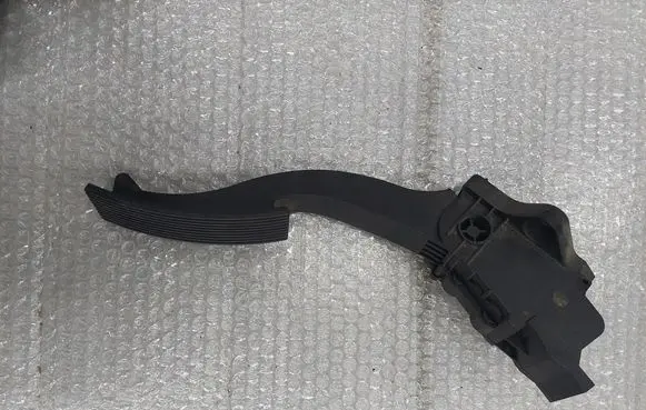 Mercedes-Benz CLA C117 X117 W117 Accelerator throttle pedal A2463001404