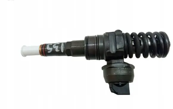 Volkswagen PASSAT B6 Fuel injector 038130073AG