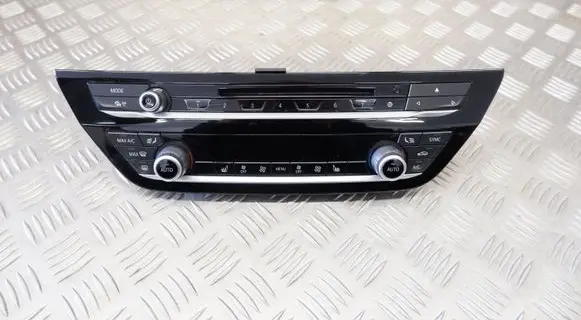BMW 5 G30 G31 Climate control unit 6834435
