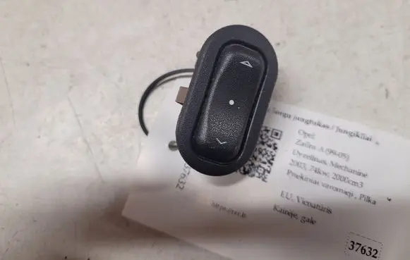 Opel Zafira A Electric window control switch 90561388