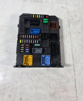 Peugeot 208 II Comfort/convenience module 9830790580 0572043124 28625142