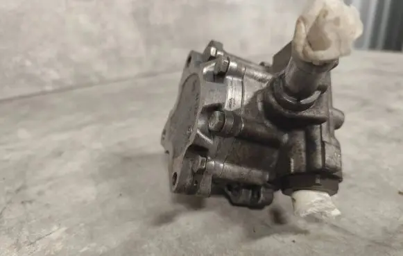 Audi A4 S4 B7 8E 8H Power steering pump 91128