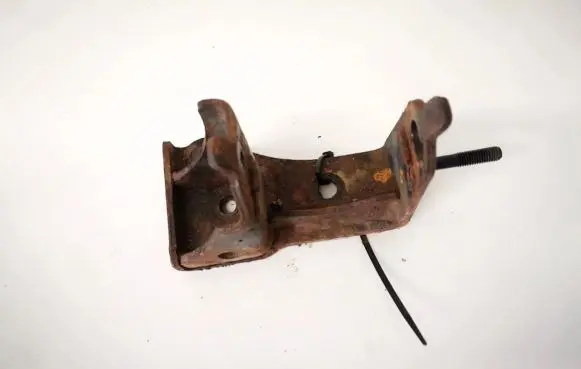 Toyota Avensis Verso Engine mounting bracket