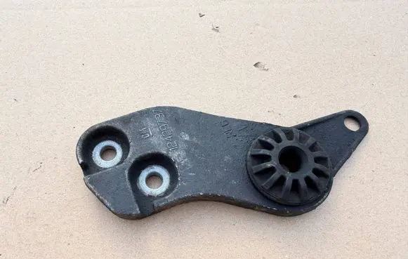 Opel Corsa E Radiator mount bracket 12429737
