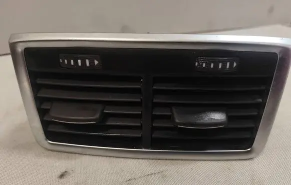 Audi Q7 4L Rear air vent grill 4L0819203K