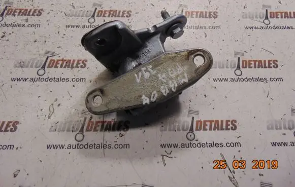 Mercedes-Benz B W245 Front door lower hinge 
