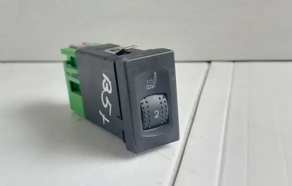 Volkswagen PASSAT B5.5 Seat heating switch 3B0963564C