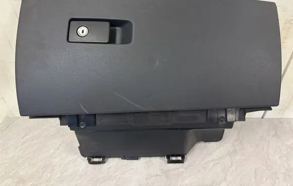 Volvo V70 Glove box 30676278