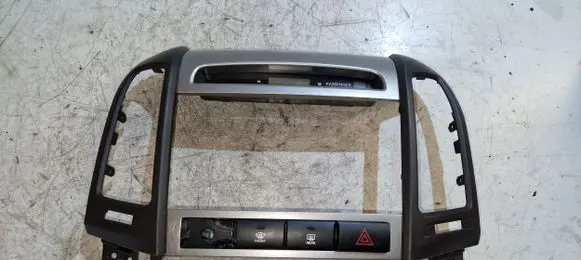 Hyundai Santa Fe Radio/GPS head unit trim 945302B000