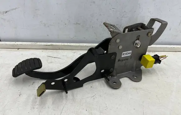 Renault Megane II Brake pedal 