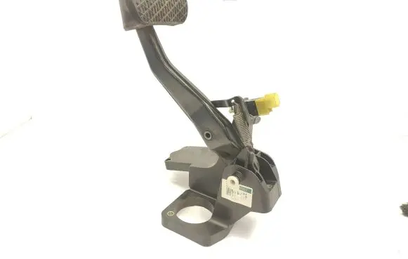 Mercedes-Benz B W245 Brake pedal A1692901001 449161 4546883