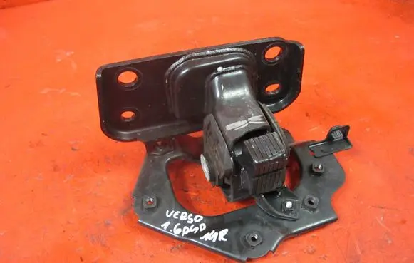 Toyota Verso Engine mount bracket