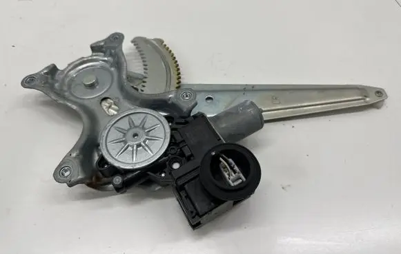 Toyota Camry VIII XV70 Rear door window regulator with motor 8572033300