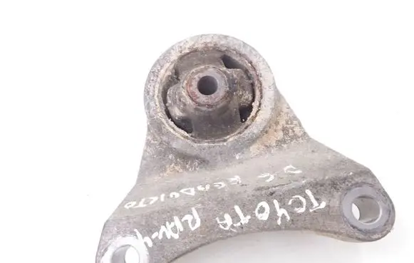 Toyota RAV 4 (XA30) Rear differential/diff mount bracket 42120