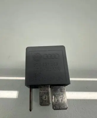 Volkswagen Golf VI Other relay 8D0951253 V23134J52X300
