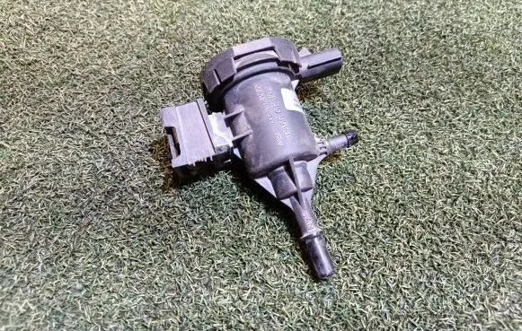 Mercedes-Benz S W222 Vacuum valve A2224700193