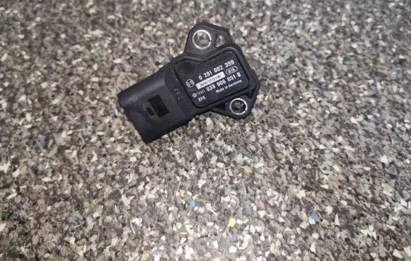 Skoda Fabia Mk2 (5J) Air pressure sensor 0281002399 038906051B