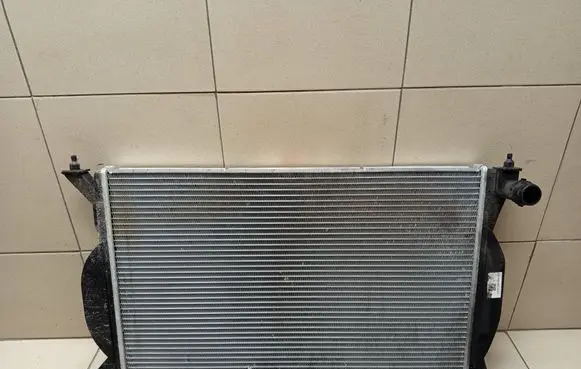 Audi A4 S4 B6 8E 8H Coolant radiator