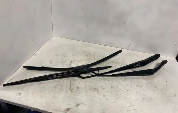 Volvo XC90 Front wiper blade arm 8693600 8620839