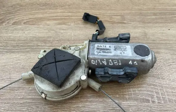 Nissan Terrano Rear door window regulator motor D7703110 3225DP12 9000775