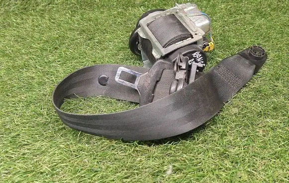 Land Rover Discovery 3 - LR3 Front seatbelt 8H2261294ACW 609210700